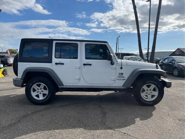 WHITE, 2018 JEEP WRANGLER UNLIMITED Image 6