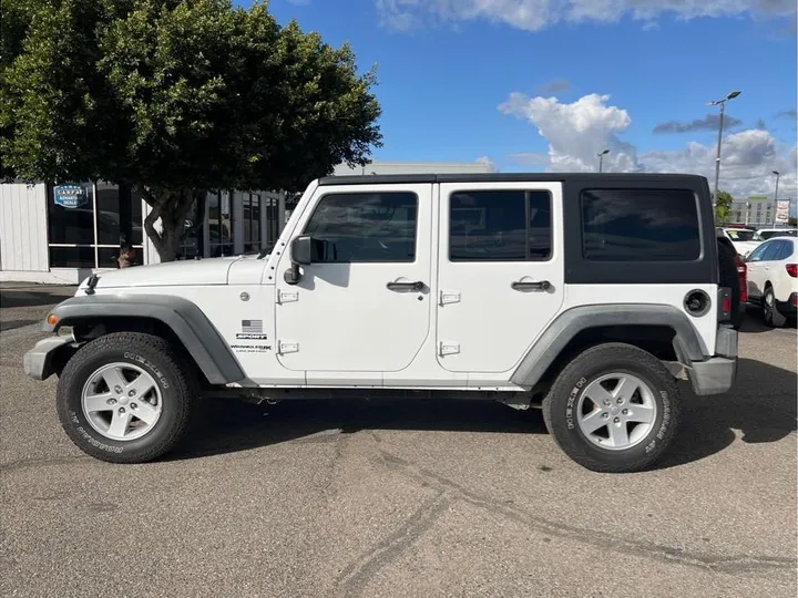 WHITE, 2018 JEEP WRANGLER UNLIMITED Image 2