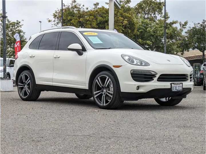 WHITE, 2011 PORSCHE CAYENNE Image 7