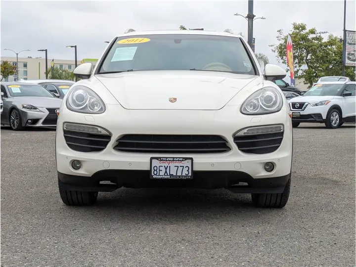 WHITE, 2011 PORSCHE CAYENNE Image 8