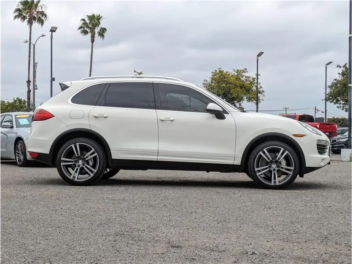 WHITE, 2011 PORSCHE CAYENNE Image 6