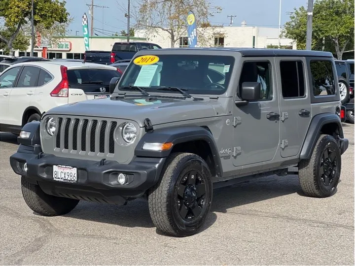 GRAY, 2019 JEEP WRANGLER UNLIMITED Image 1