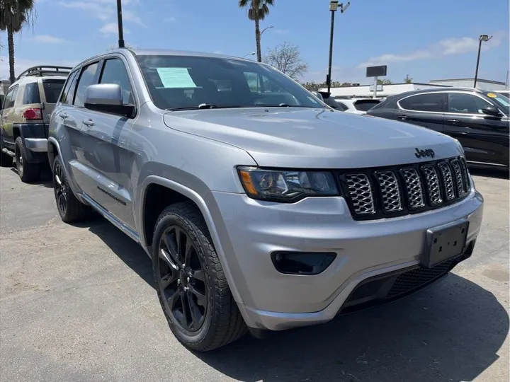 SILVER, 2017 JEEP GRAND CHEROKEE Image 3