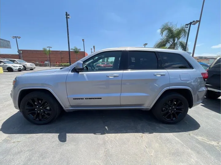 SILVER, 2017 JEEP GRAND CHEROKEE Image 8