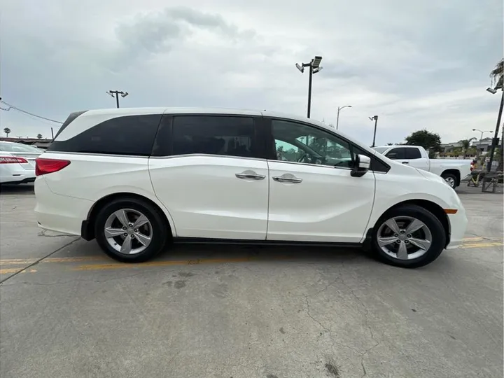 WHITE, 2018 HONDA ODYSSEY Image 4