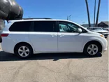 WHITE, 2017 TOYOTA SIENNA Thumnail Image 6