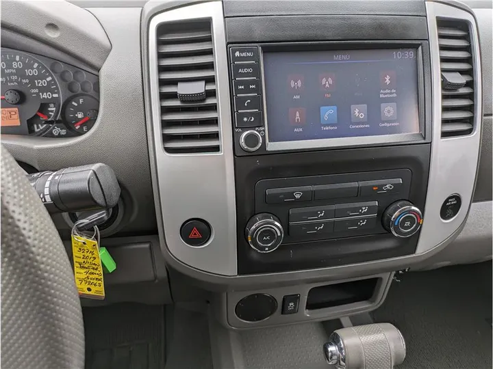 SILVER, 2019 NISSAN FRONTIER CREW CAB Image 18