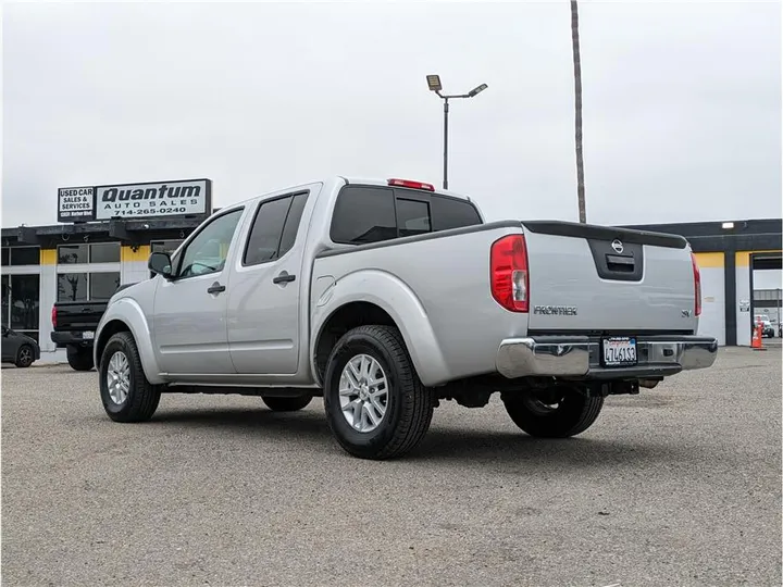 SILVER, 2019 NISSAN FRONTIER CREW CAB Image 3