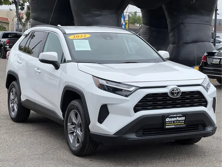 WHITE, 2022 TOYOTA RAV4 Image 7