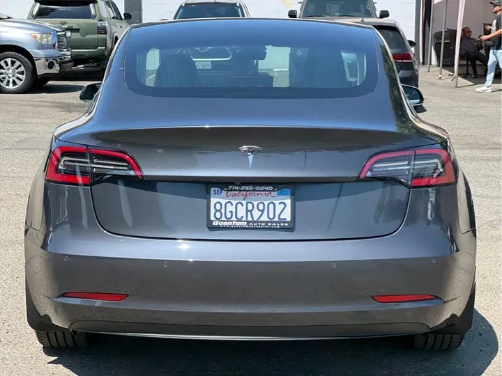 GRAY, 2018 TESLA MODEL 3 Image 4