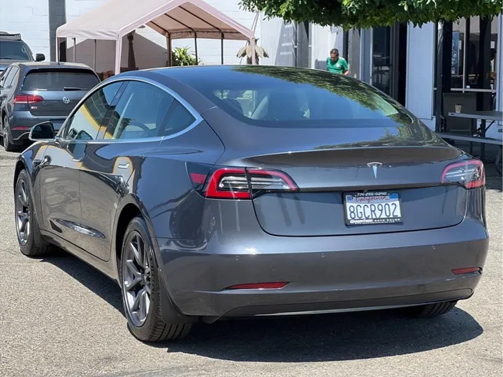 GRAY, 2018 TESLA MODEL 3 Image 3