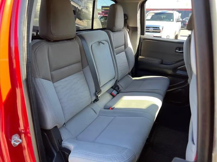 RED, 2022 NISSAN FRONTIER CREW CAB Image 12