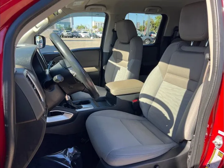 RED, 2022 NISSAN FRONTIER CREW CAB Image 10