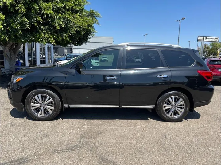 BLACK, 2019 NISSAN PATHFINDER Image 2