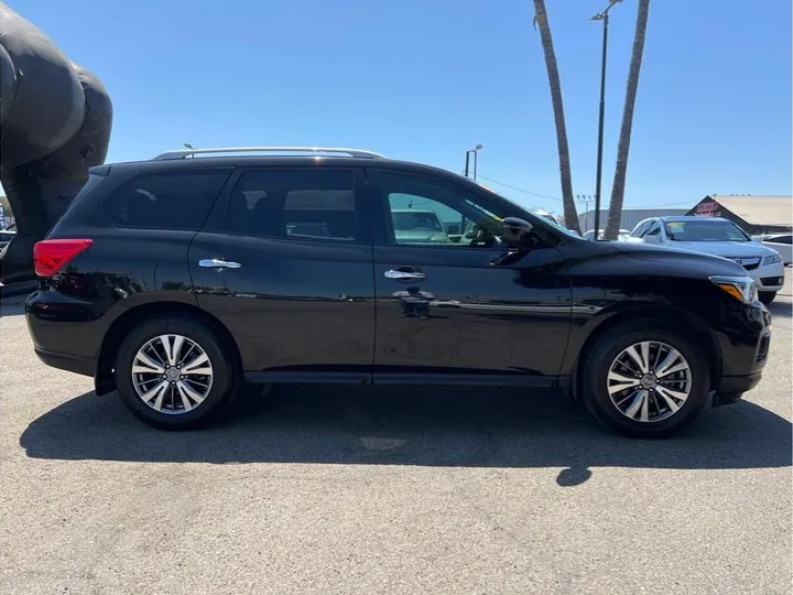 BLACK, 2019 NISSAN PATHFINDER Image 6