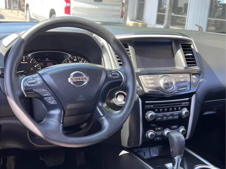 BLACK, 2019 NISSAN PATHFINDER Image 16