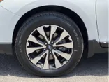 WHITE, 2017 SUBARU OUTBACK Thumnail Image 9