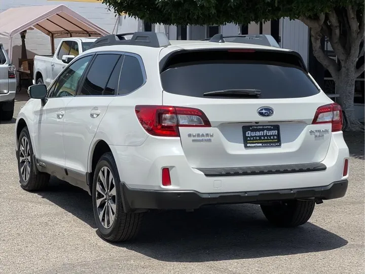 WHITE, 2017 SUBARU OUTBACK Image 3