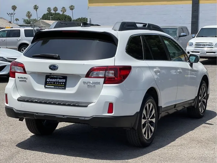 WHITE, 2017 SUBARU OUTBACK Image 5