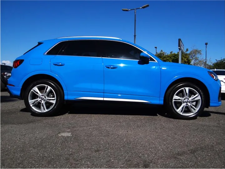 BLUE, 2019 AUDI Q3 Image 6