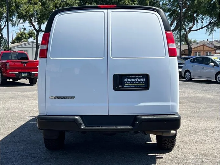 WHITE, 2017 CHEVROLET EXPRESS 3500 CARGO Image 4