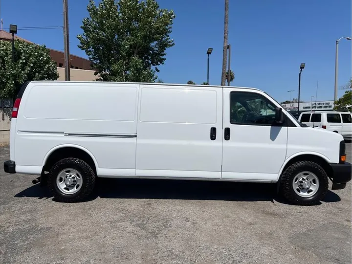 WHITE, 2017 CHEVROLET EXPRESS 3500 CARGO Image 6