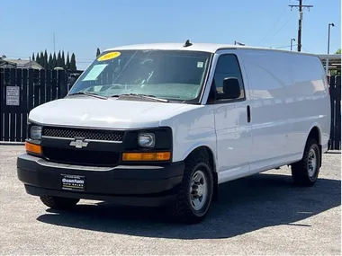 WHITE, 2017 CHEVROLET EXPRESS 3500 CARGO Image 