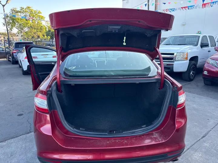 RED, 2016 FORD FUSION Image 14