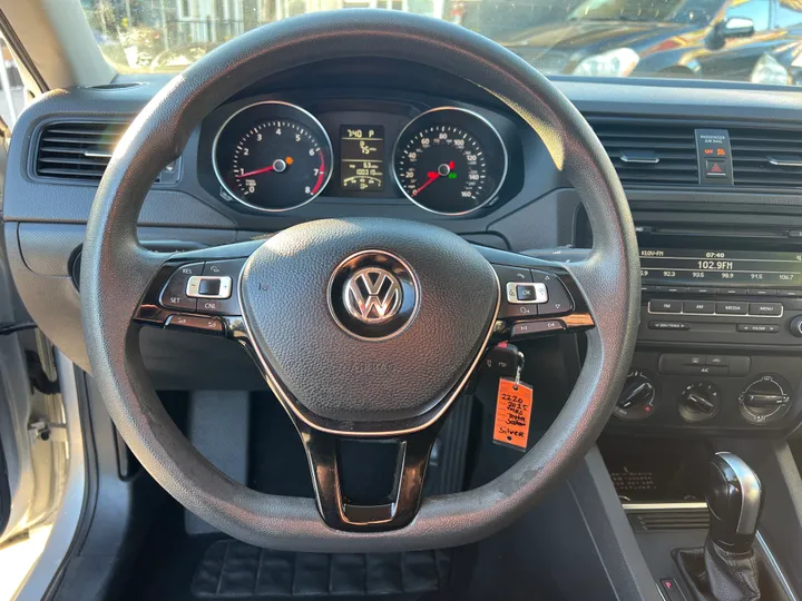 2015 VOLKSWAGEN JETTA Image 9