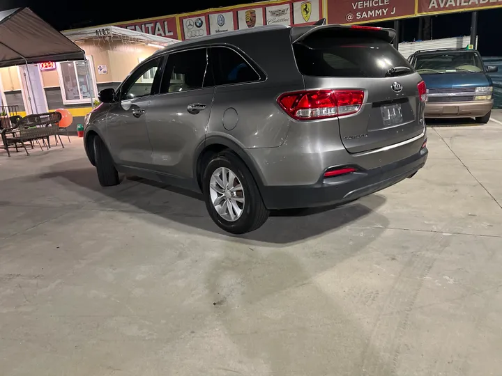 Silver, 2016 KIA SORENTO Image 7