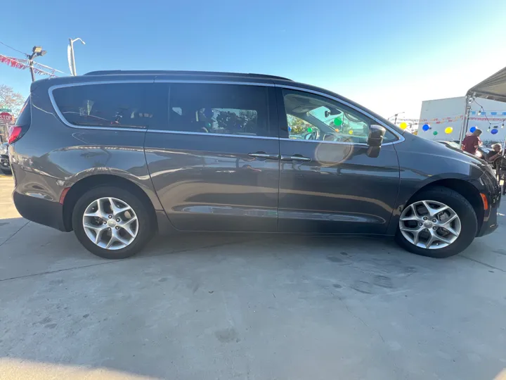 BLACK, 2018 CHRYSLER PACIFICA Image 4