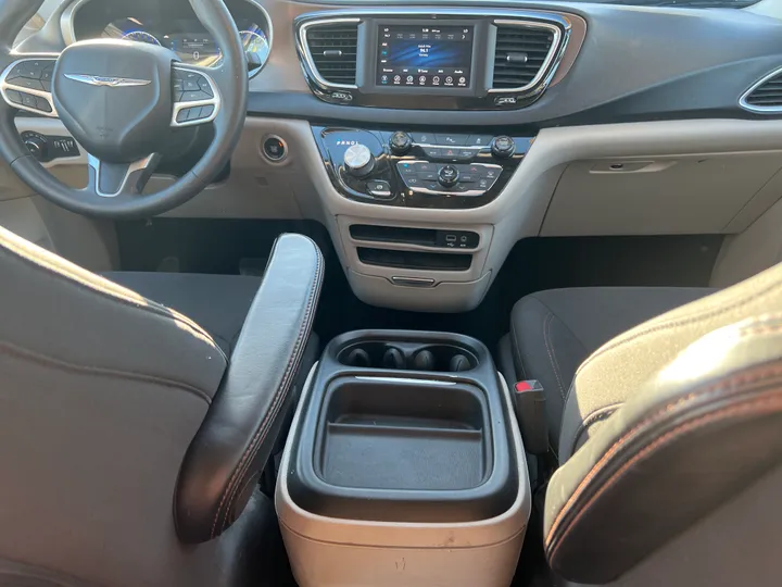 BLACK, 2018 CHRYSLER PACIFICA Image 21