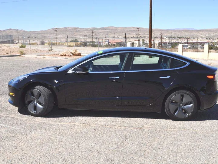 SOLID BLACK, 2019 TESLA MODEL 3 Image 4