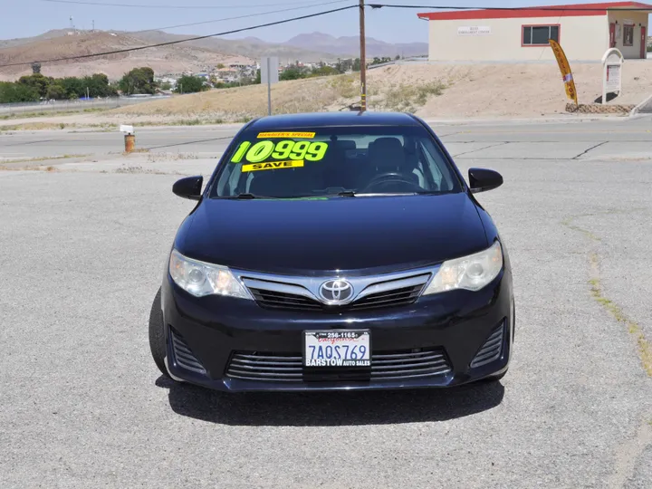 BLACK, 2013 TOYOTA CAMRY Image 2