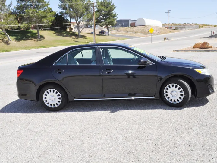 BLACK, 2013 TOYOTA CAMRY Image 7