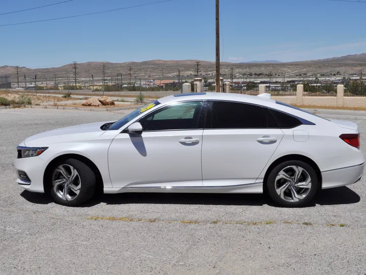 WHITE, 2020 HONDA ACCORD Image 4