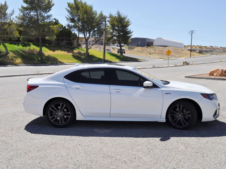 WHITE, 2018 ACURA TLX Image 8