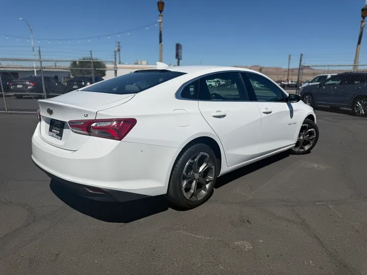 WHITE, 2022 CHEVROLET MALIBU Image 2