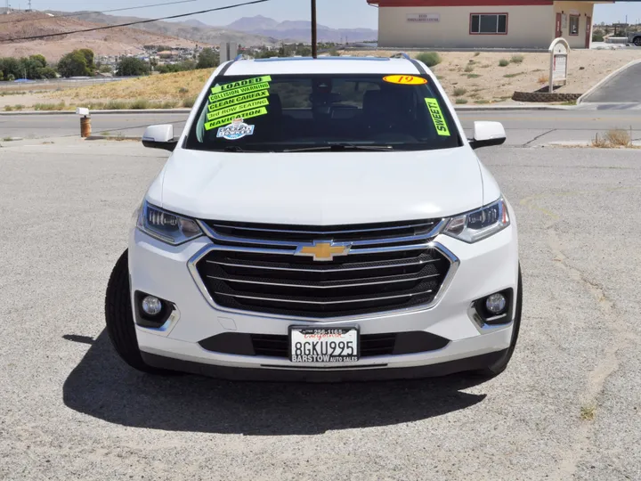 WHITE, 2019 CHEVROLET TRAVERSE Image 2