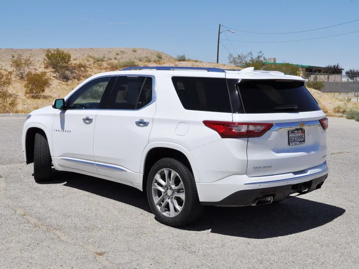 WHITE, 2019 CHEVROLET TRAVERSE Image 5