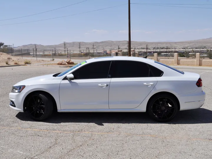 WHITE, 2019 VOLKSWAGEN PASSAT Image 4