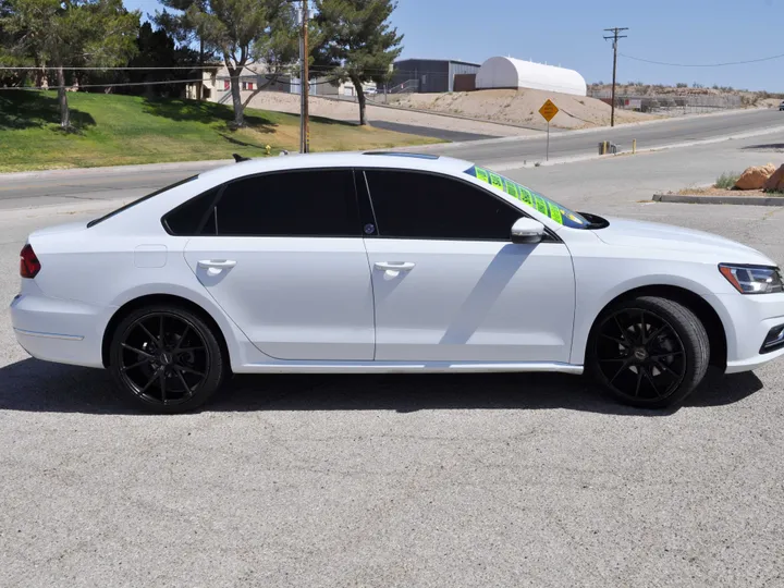 WHITE, 2019 VOLKSWAGEN PASSAT Image 8