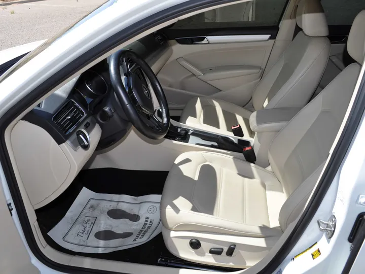 WHITE, 2019 VOLKSWAGEN PASSAT Image 13