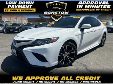 WHITE, 2018 TOYOTA CAMRY Image 