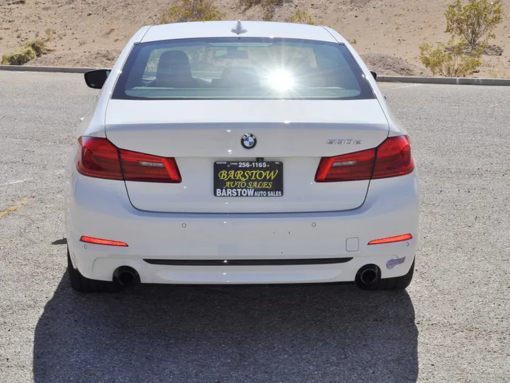 WHITE, 2019 BMW 5 SERIES Image 6