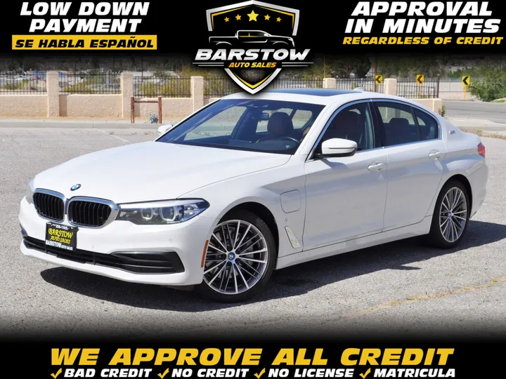 WHITE, 2019 BMW 5 SERIES Image 1