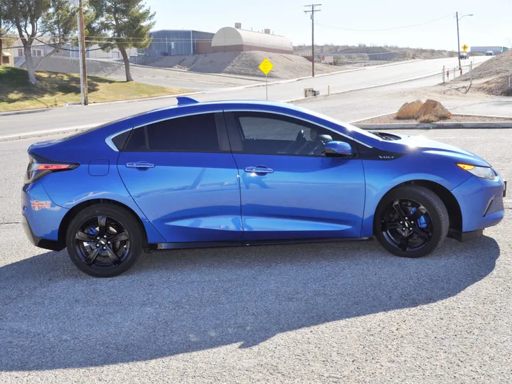 BLUE, 2018 CHEVROLET VOLT Image 8