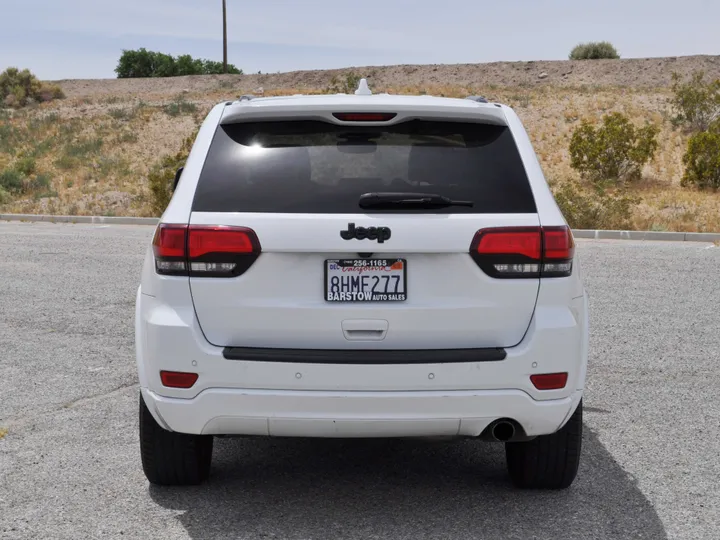 WHITE, 2019 JEEP GRAND CHEROKEE Image 6