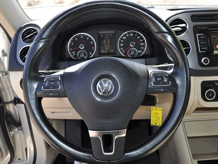 WHITE GOLD METALLIC, 2011 VOLKSWAGEN TIGUAN Image 13