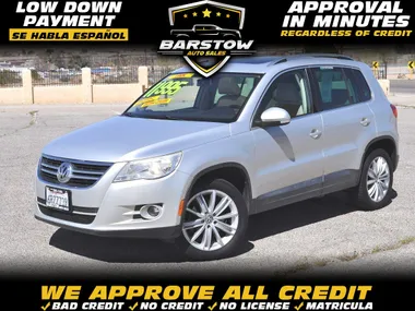 WHITE GOLD METALLIC, 2011 VOLKSWAGEN TIGUAN Image 1